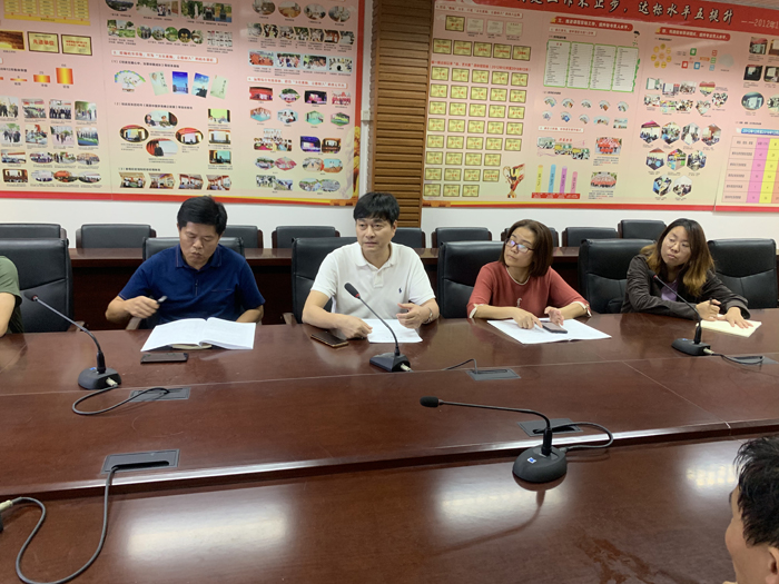 专家市骨干教师黄若一老师发言.jpg